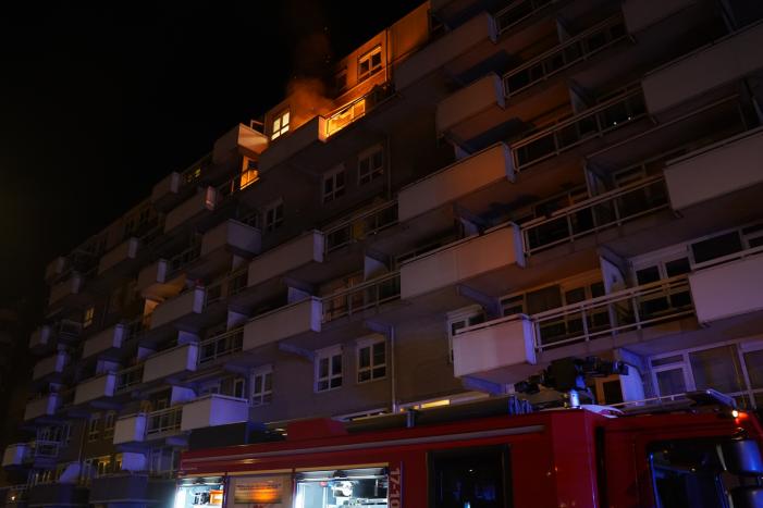 Felle uitslaande brand op balkon