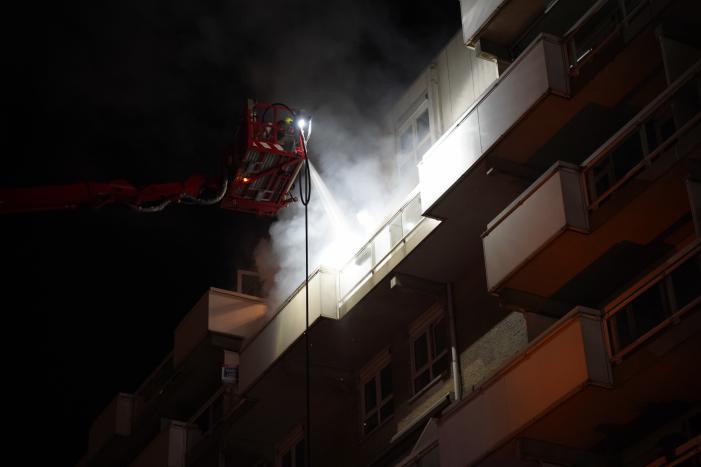 Felle uitslaande brand op balkon