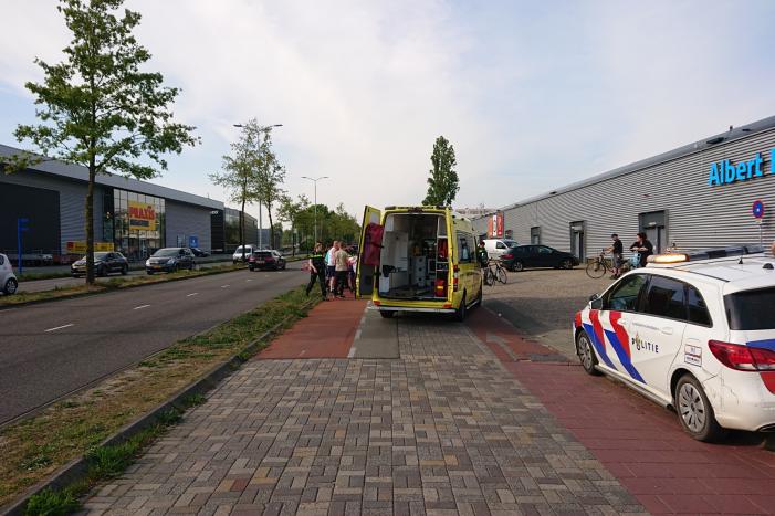 Scooter en fietser klappen op elkaar