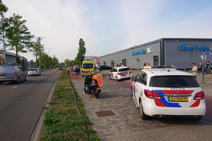 Scooter en fietser klappen op elkaar