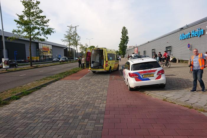 Scooter en fietser klappen op elkaar