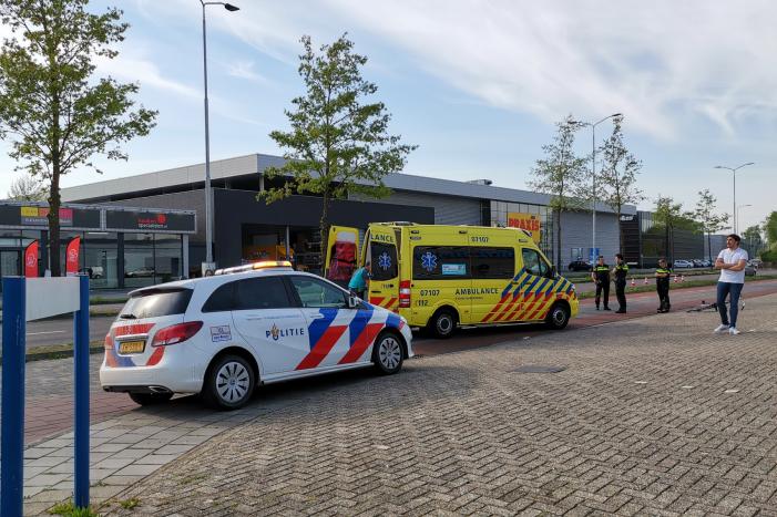 Scooter en fietser klappen op elkaar
