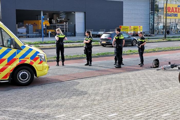 Scooter en fietser klappen op elkaar
