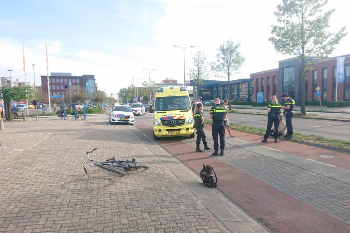 Scooter en fietser klappen op elkaar