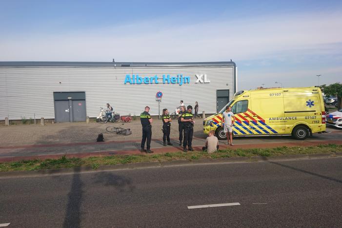 Scooter en fietser klappen op elkaar