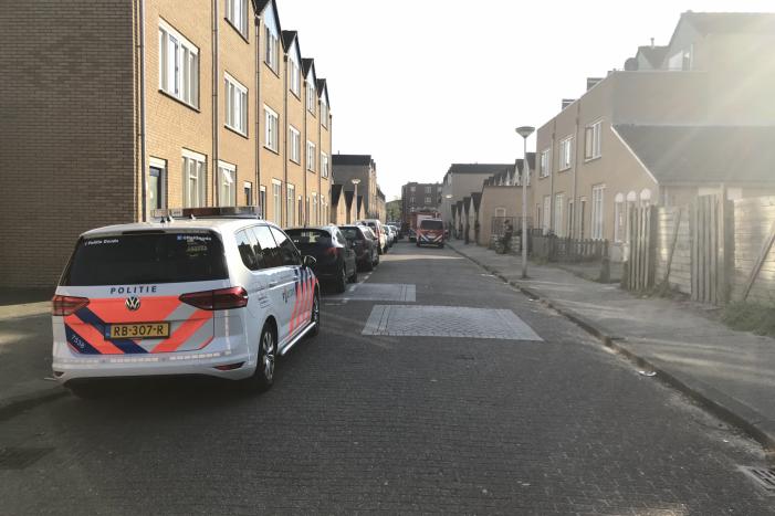 Brandweer verricht metingen in woning