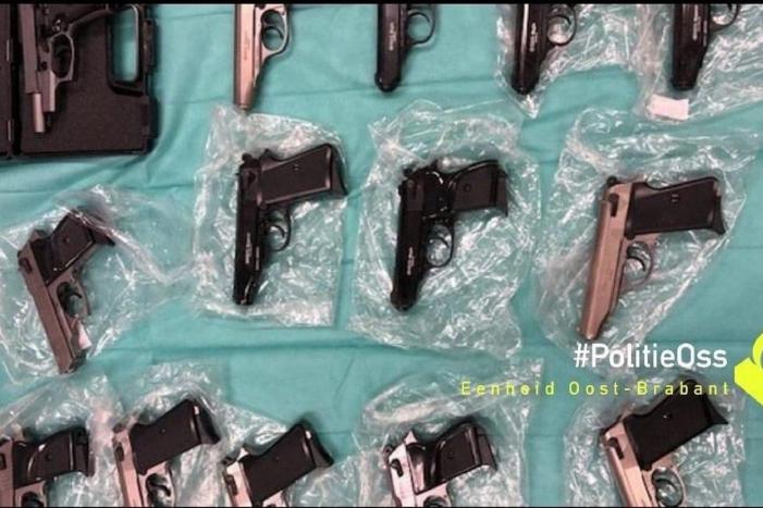 Arsenaal aan wapens aangetroffen in woning