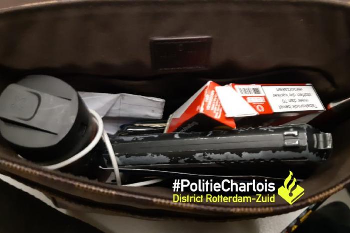 Inzittende auto in Pendrecht aangehouden na aantreffen wapen