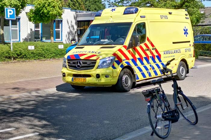 Fietsster gaat onderuit en raakt gewond