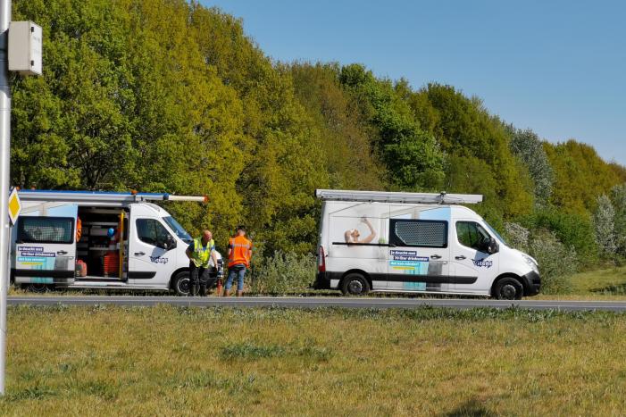 Weg afgesloten door gesprongen waterleiding