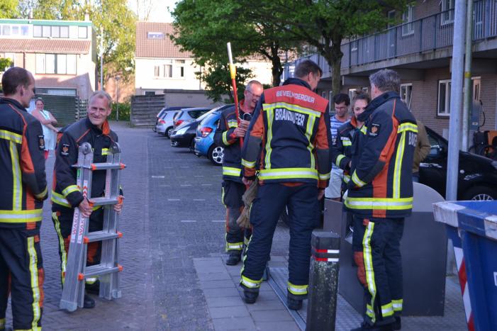Brandweer vist sleutelbos uit ondergrondse container
