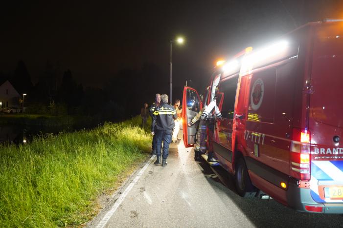 Gewonde na auto te water