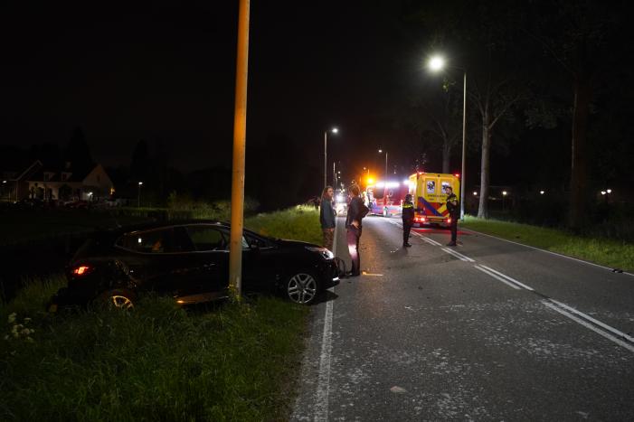 Gewonde na auto te water