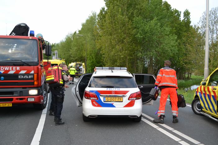 Twee personen zwaargewond na frontale aanrijding