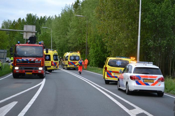 Twee personen zwaargewond na frontale aanrijding