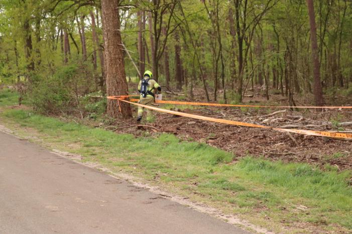 Meerdere vaten met mogelijk drugsafval gedumpt in bosschage
