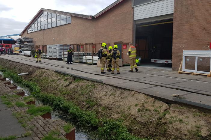 Compressor vat vlam in bedrijfspand