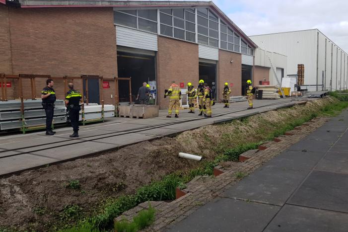 Compressor vat vlam in bedrijfspand
