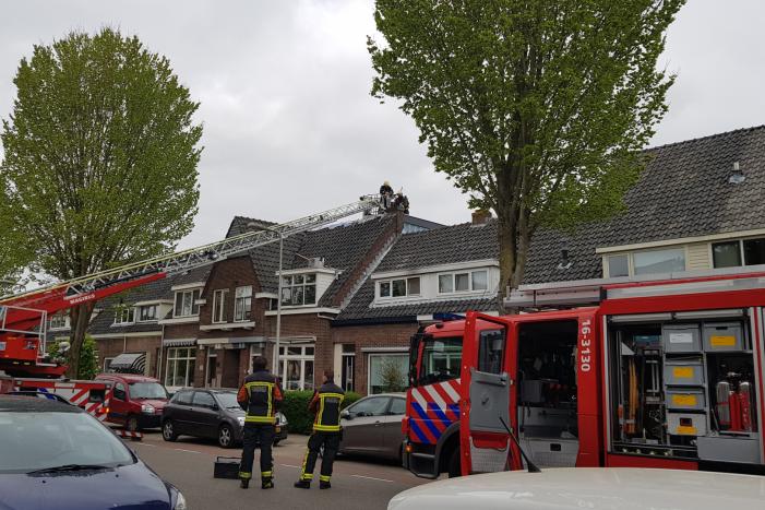 Brand in schoorsteen van woning