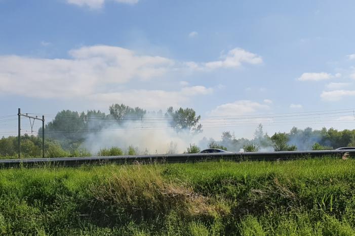 Veel rook bij brand in voormalig baggerdepot
