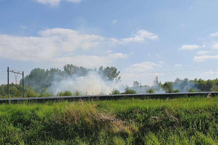 Veel rook bij brand in voormalig baggerdepot