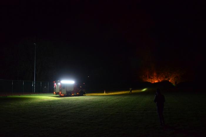 Felle brand in bosschages skatepark
