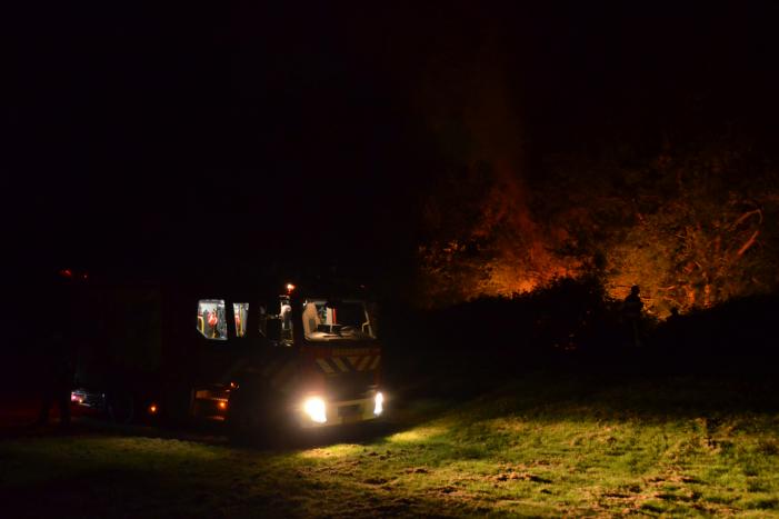 Felle brand in bosschages skatepark