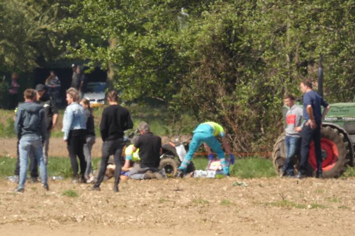 Quadrijder zwaargewond na valpartij