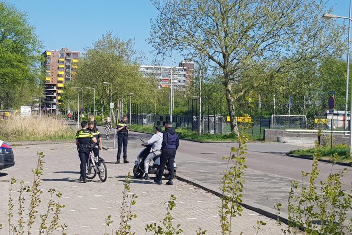 Politie voert controles uit bij scooterrijders
