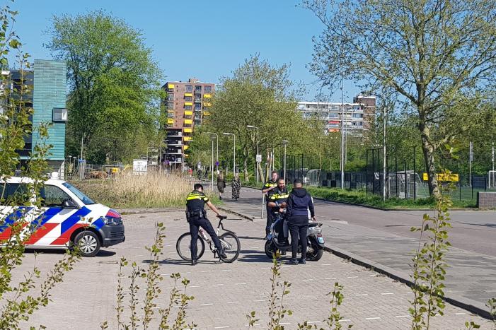 Politie voert controles uit bij scooterrijders