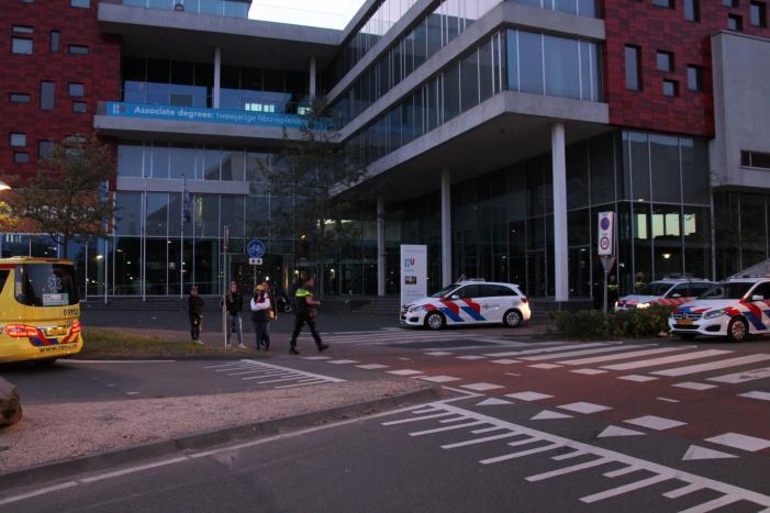 Persoon gewond bij mogelijke steekpartij