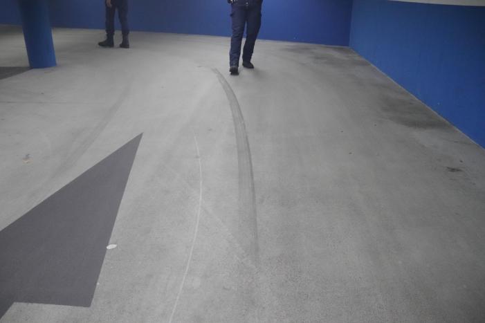 Parkeergarage vol rook