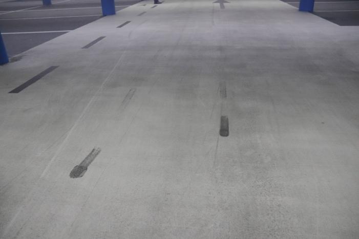 Parkeergarage vol rook