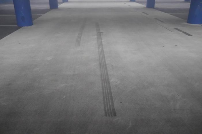 Parkeergarage vol rook