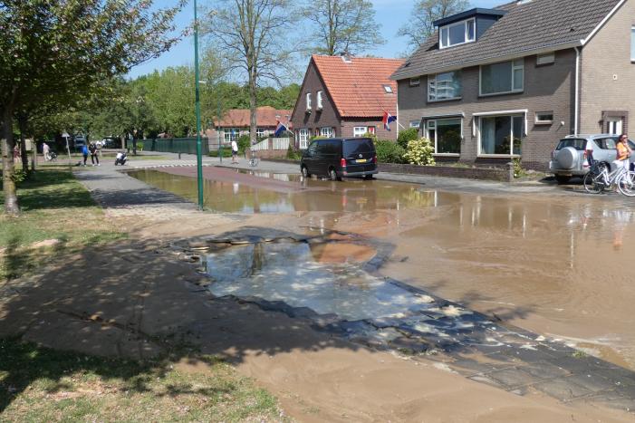 Gesprongen waterleiding zorgt voor verfrissing