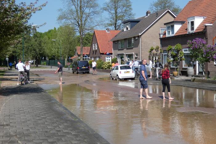 Gesprongen waterleiding zorgt voor verfrissing