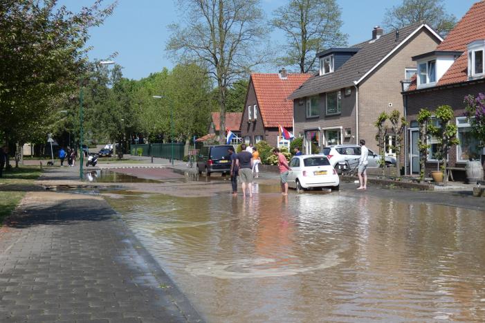 Gesprongen waterleiding zorgt voor verfrissing