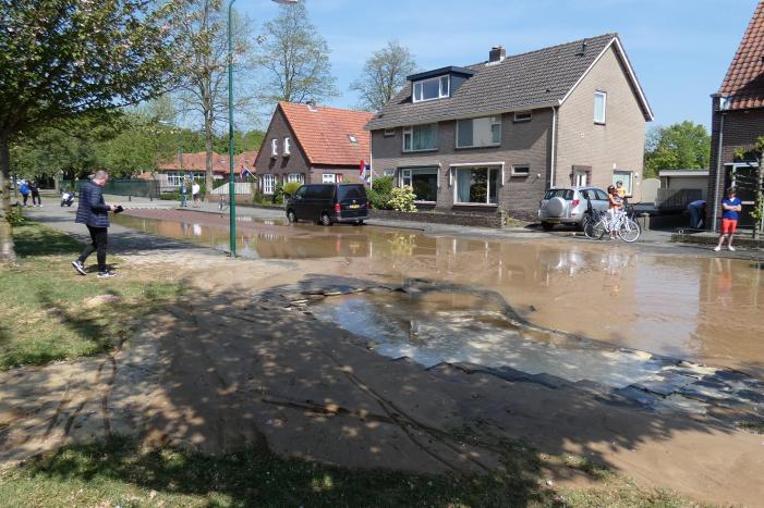 Gesprongen waterleiding zorgt voor verfrissing