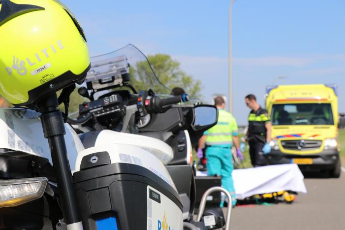 Scooterrijder en wielrenner komen met elkaar in botsing