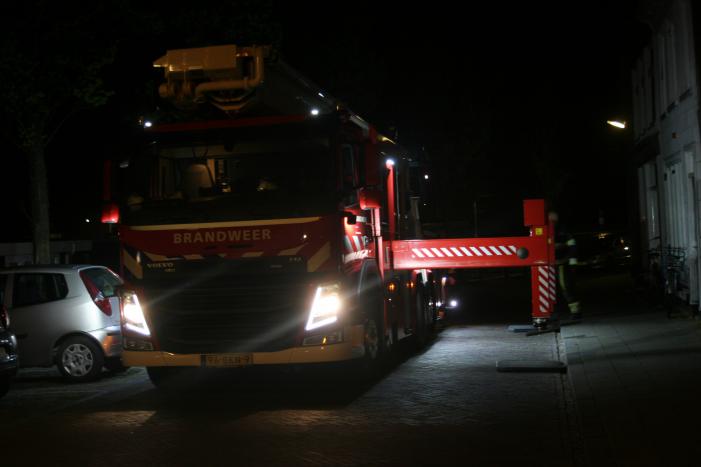 Brandweer haalt man van dak
