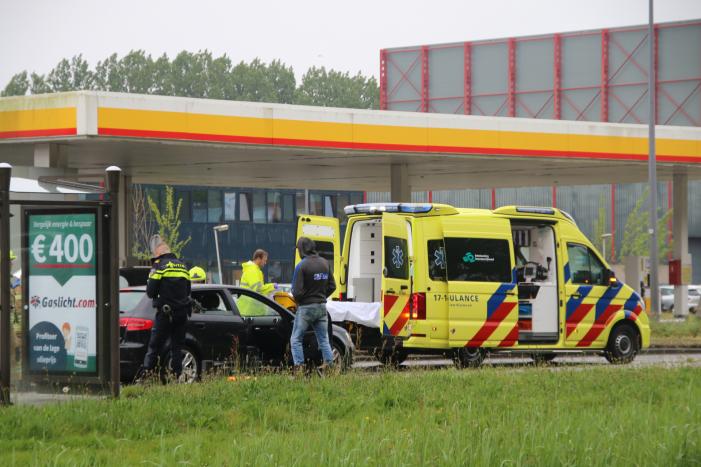 Persoon gewond bij botsing met vrachtwagen