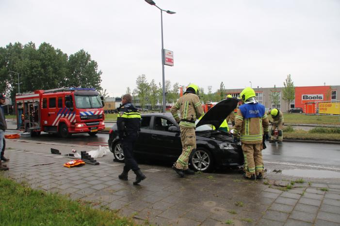 Persoon gewond bij botsing met vrachtwagen