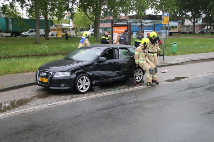 Persoon gewond bij botsing met vrachtwagen