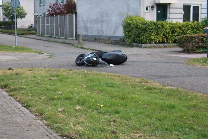 Scooterrijder zwaargewond na frontale botsing
