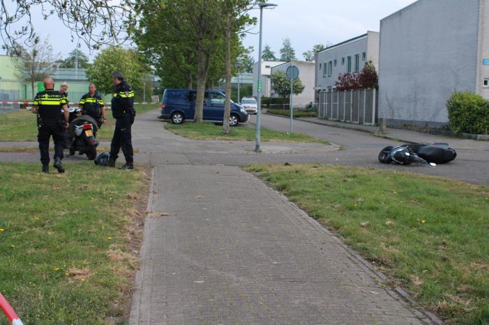 Scooterrijder zwaargewond na frontale botsing
