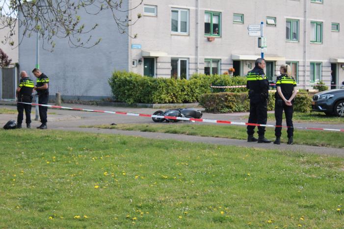 Scooterrijder zwaargewond na frontale botsing