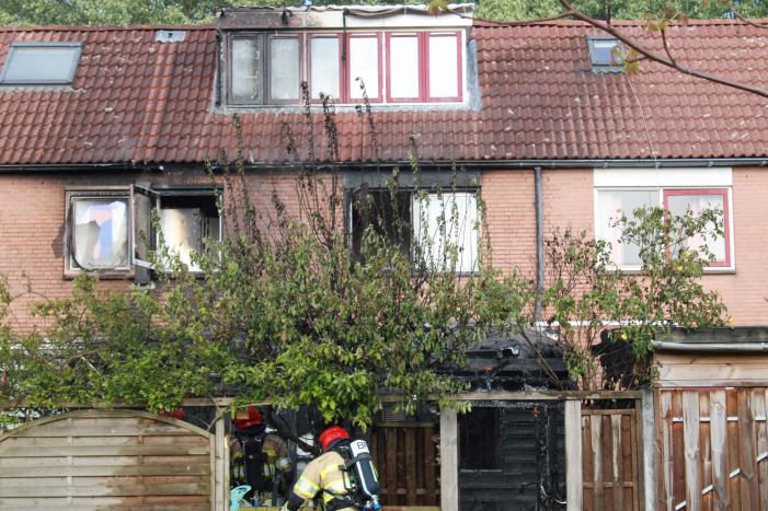 Uitslaande brand verwoest woning