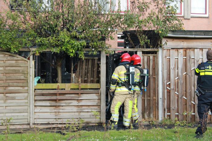 Uitslaande brand verwoest woning