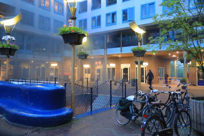 Auto vat vlam in parkeergarage Winkelcentrum De Nieuwe Hof