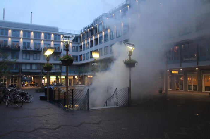 Auto vat vlam in parkeergarage Winkelcentrum De Nieuwe Hof